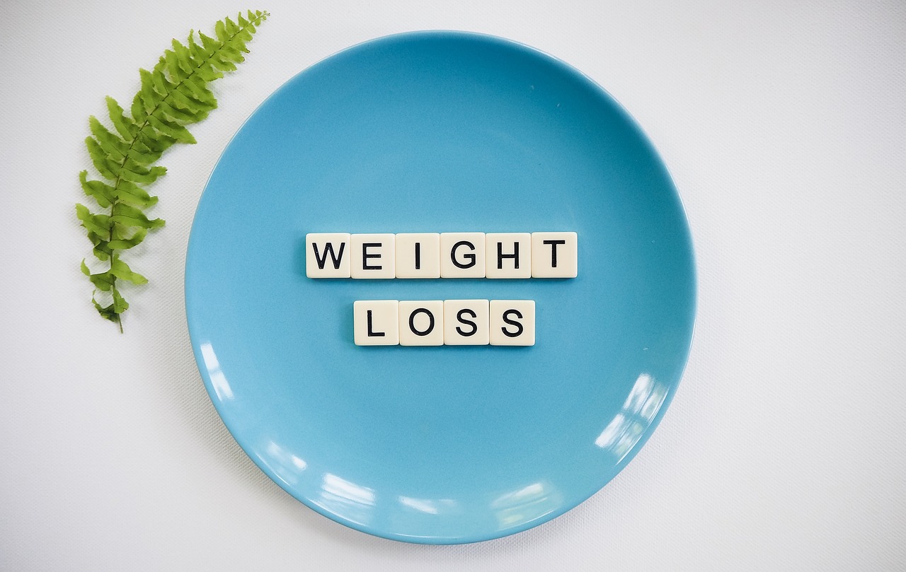 Weight loss written on a blue plate